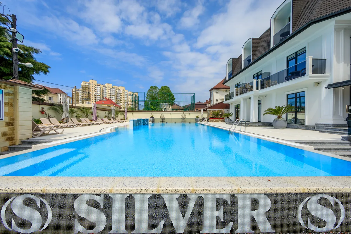 Отели Лазаревского с бассейном: обзор лучших вариантов 2026