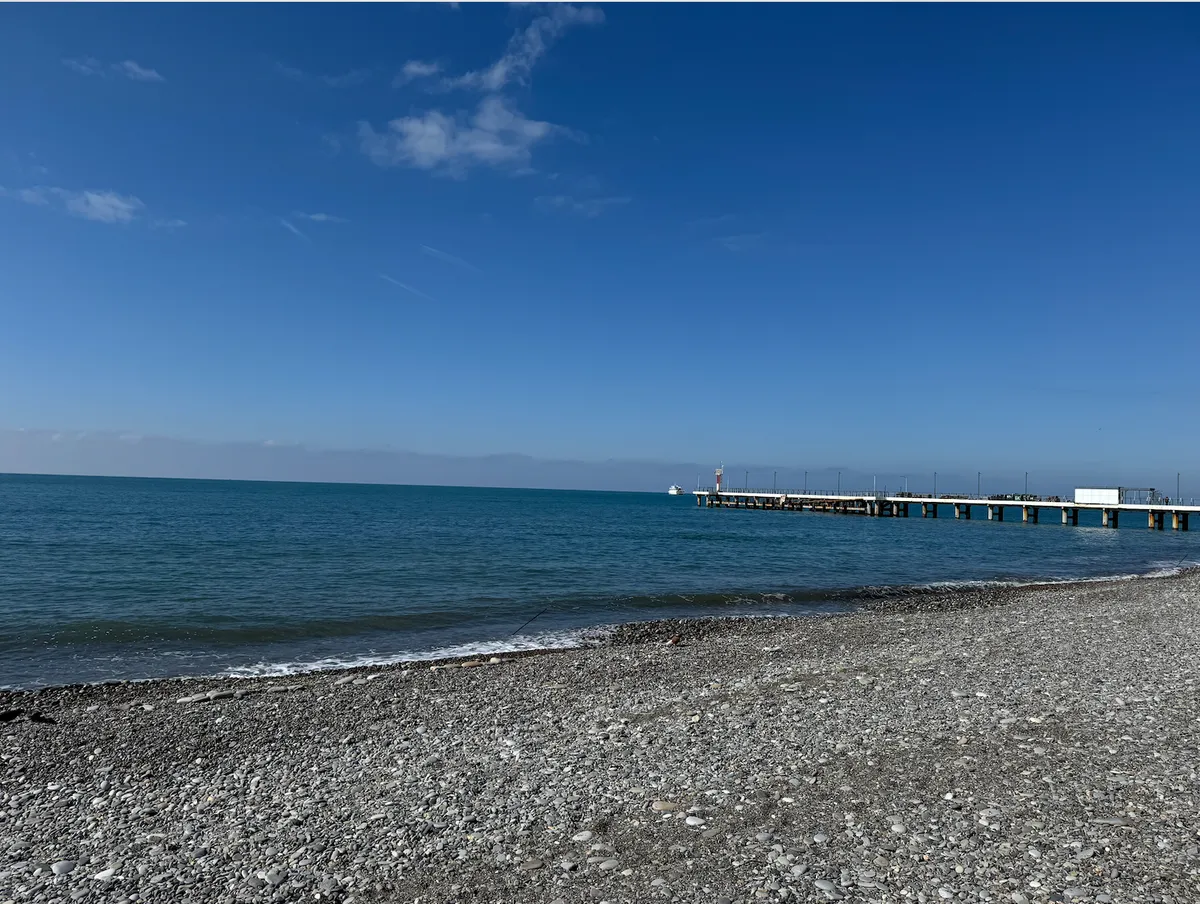 Пляж Лазурный в Лазаревском: особенности и как добраться в 2026